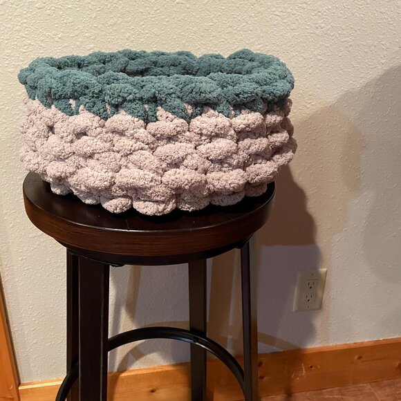 Handmade Pet Bed NEW - Picture 1 of 4